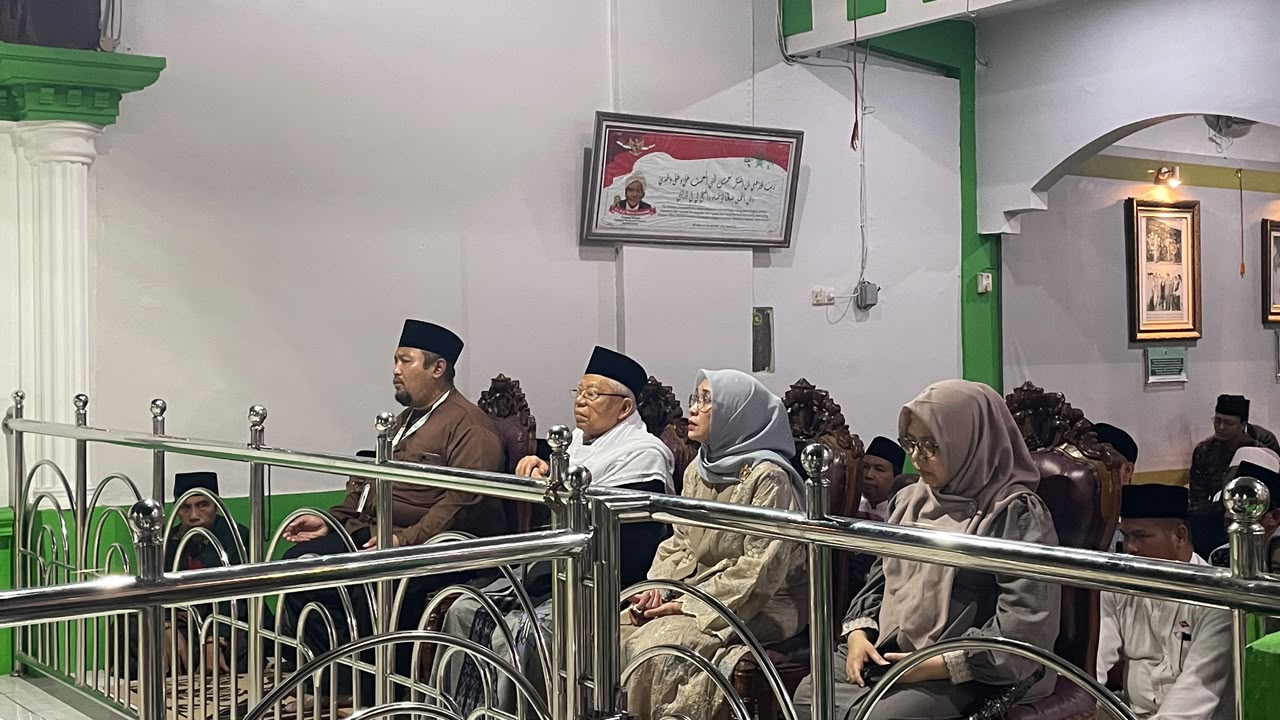 Jelang Muktamar ke-35 NU, KH Ma'ruf Amin Ziarah Makam Mbah Wahab