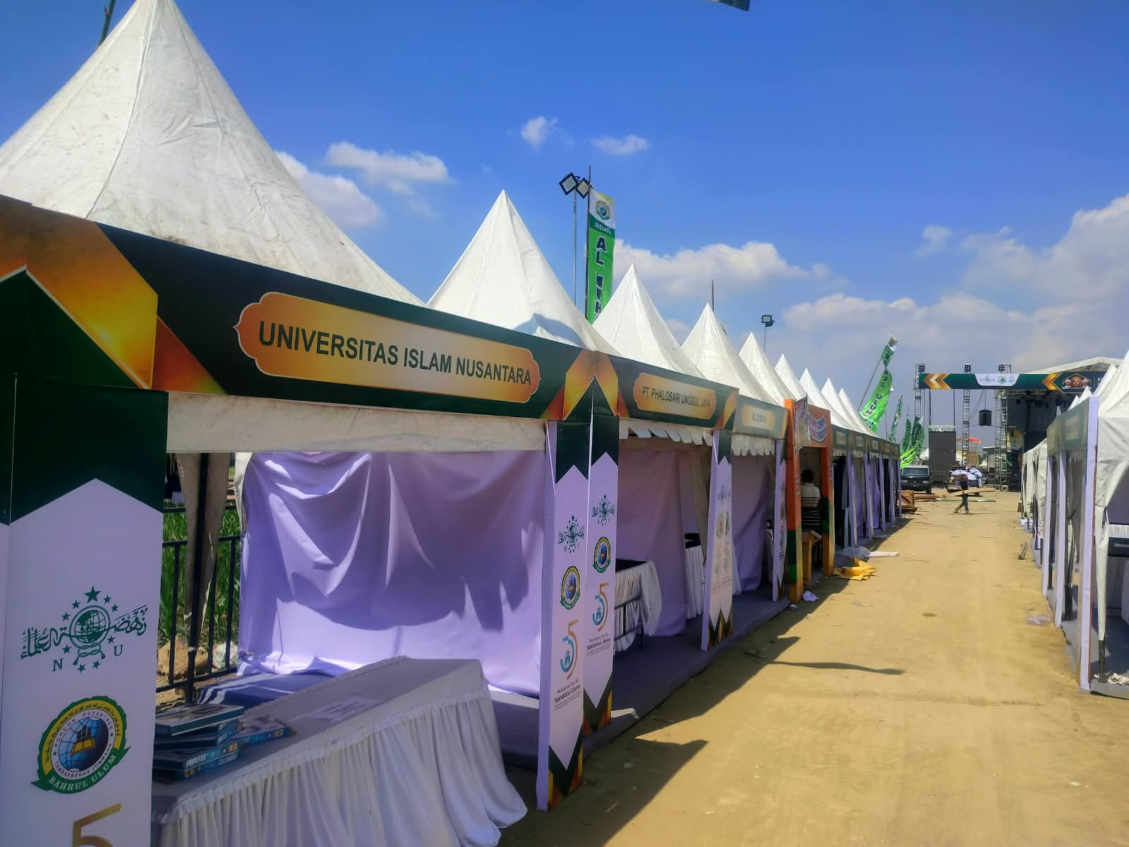 UMKM Expo & Bazar di arena Muktamar ke-35 NU di Pondok Pesantren Tambakberas, Jombang. 