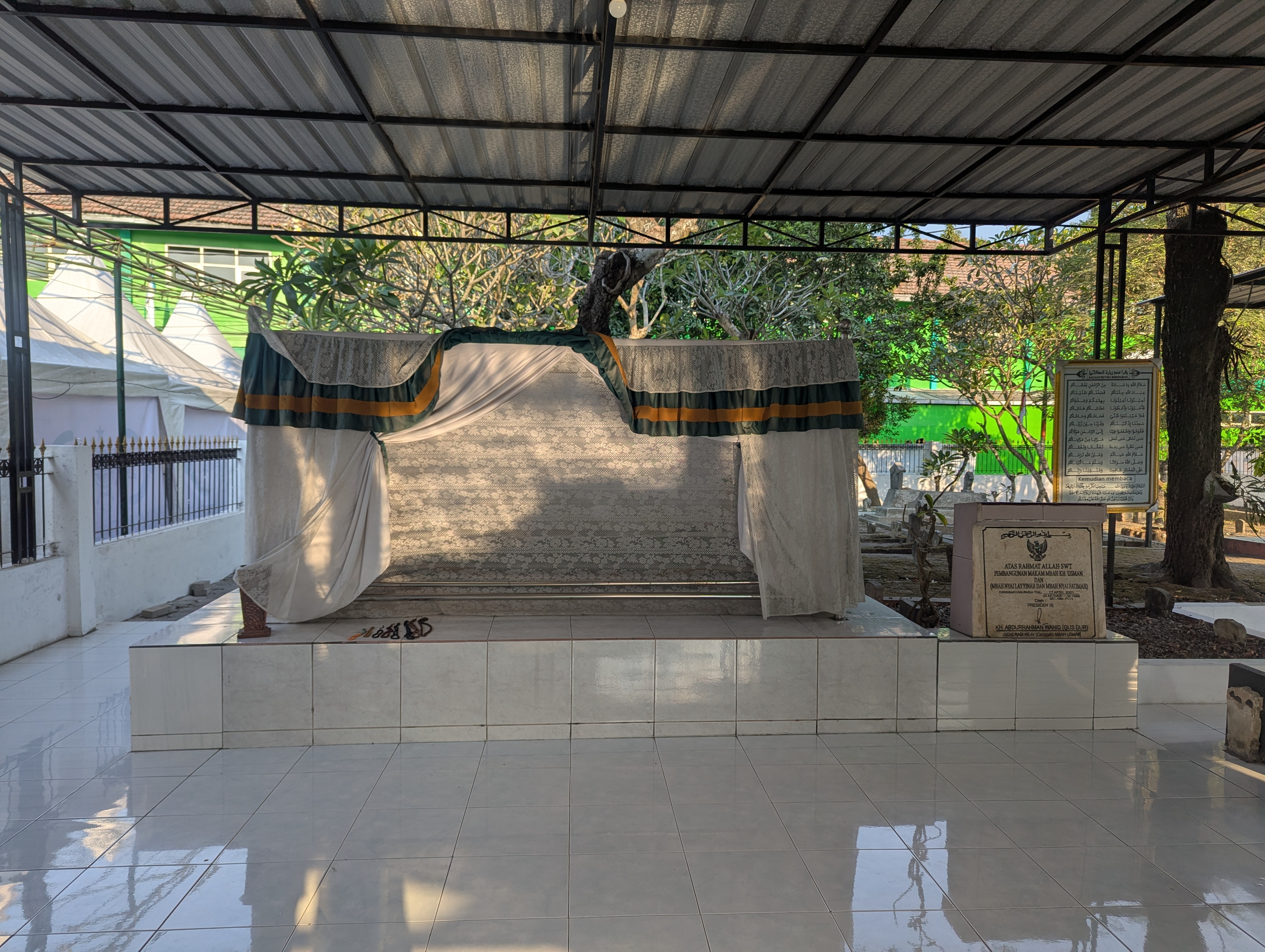 Wisata Religi Tambakberas Jombang: Makam Buyut Gus Dur hingga Pahlawan Nasional