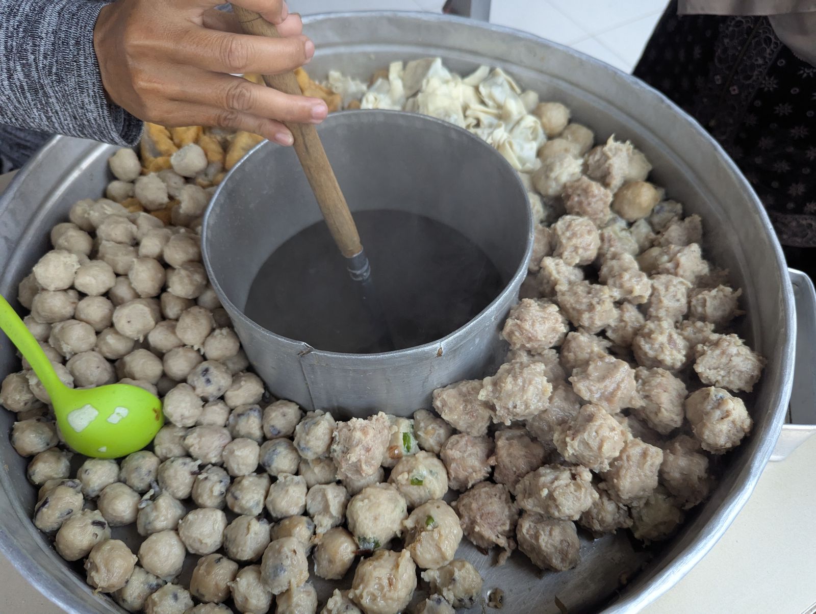 Pentol Pak Mas, Kuliner Favorit Santri Tambakberas yang Melegenda