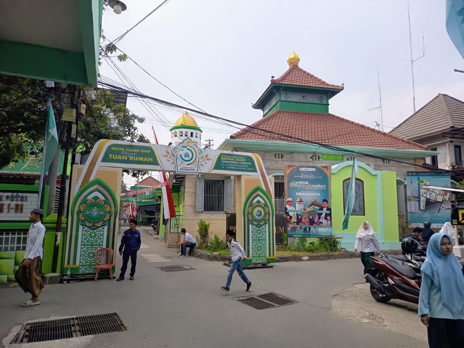 Suasana Pondok Pesantren Bahrul Ulum Tambakberas, Jombang, jelang perhelatan Muktamar NU ke-35 pada 27-31 Agustus 2026