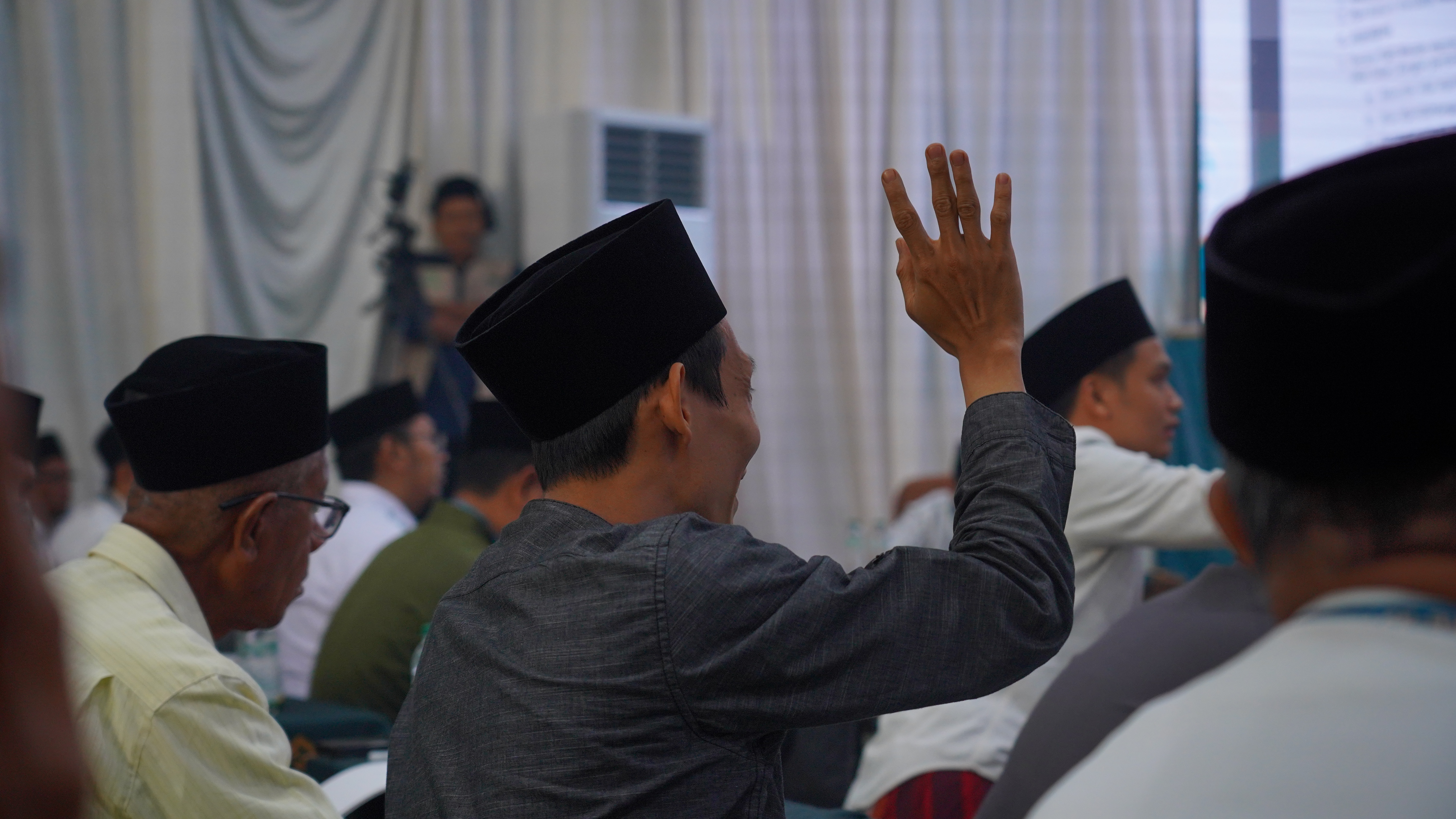 Sidang Komisi B