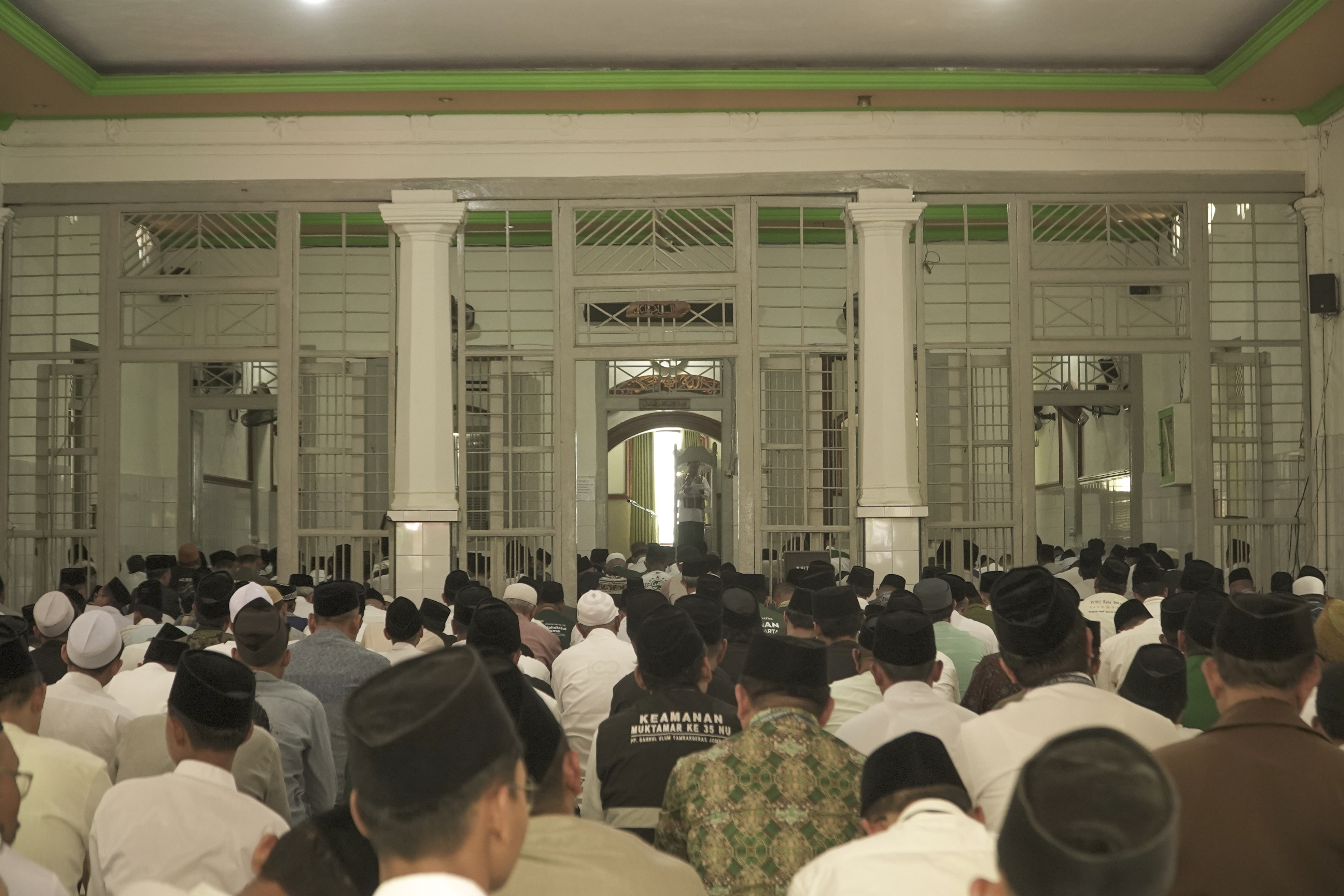 Suasana Jumat di lokasi Muktamar